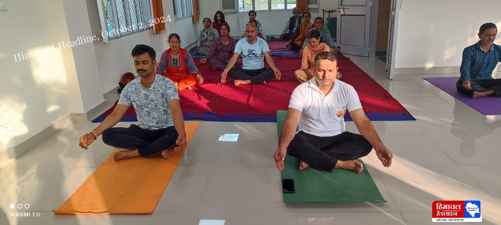 Yoga Sarvodaya program started in Mandi, District Ayush Officer inaugurated it