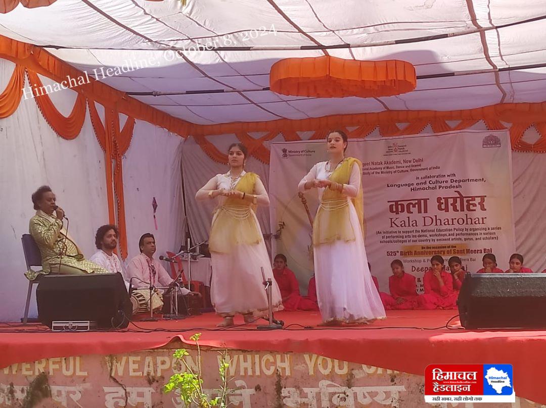 Two-day Kala Dharohar workshop concluded Famous dancer of Lucknow Gharana Deepak Maharaj taught the nuances of Kathak to the students