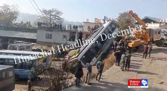 The bus rolled down from the platform of HRTC workshop, the bus suffered heavy damage, the bus was pulled out with the help of hydra, crane and JCB